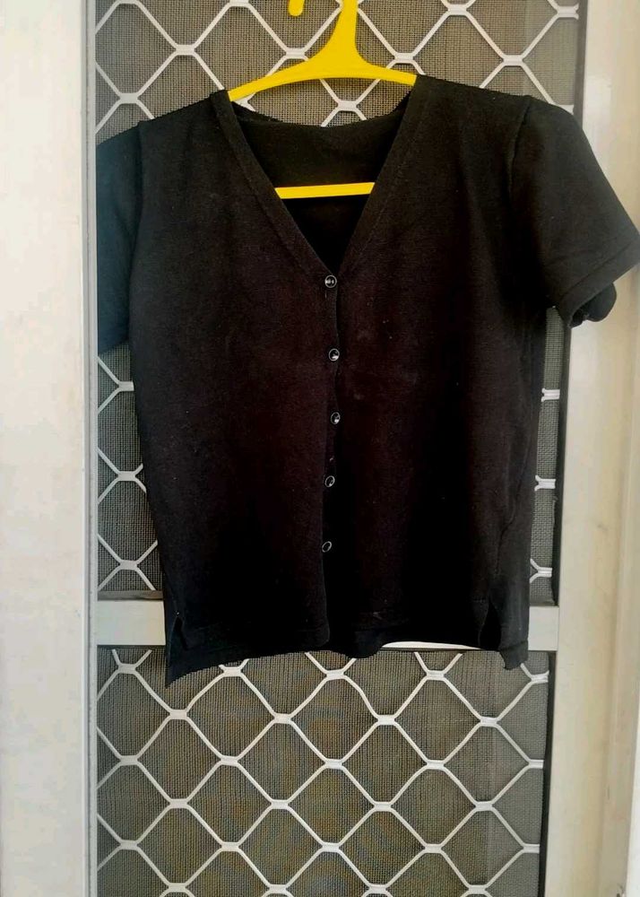 Black Button-crop Top