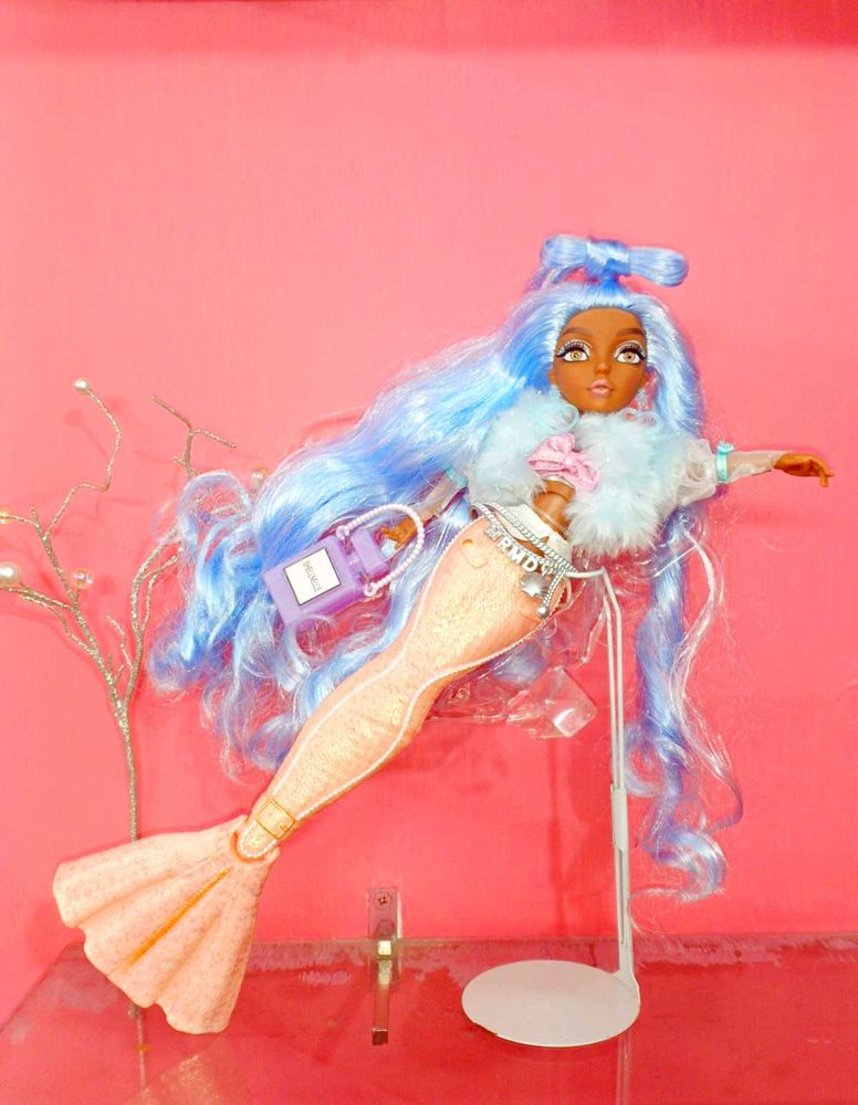 Mermaze Mermaidz Color Change Shellnelle Doll