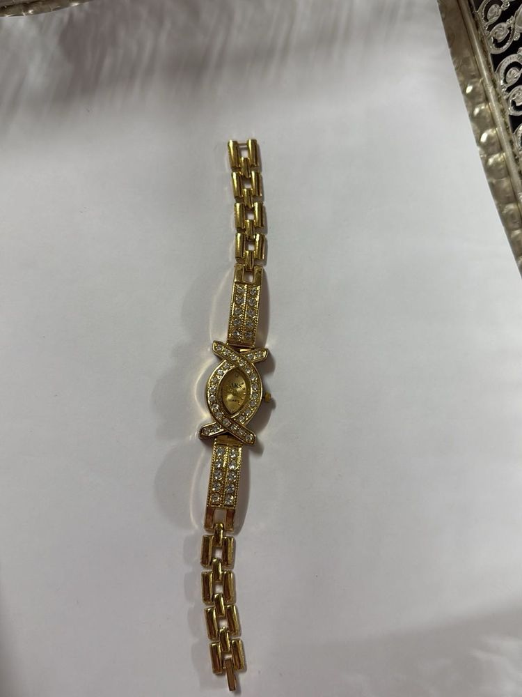 Elegant Gold-Tone Ladies Watch