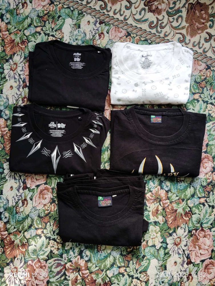 Bundle of 5 Graphic T-shirts