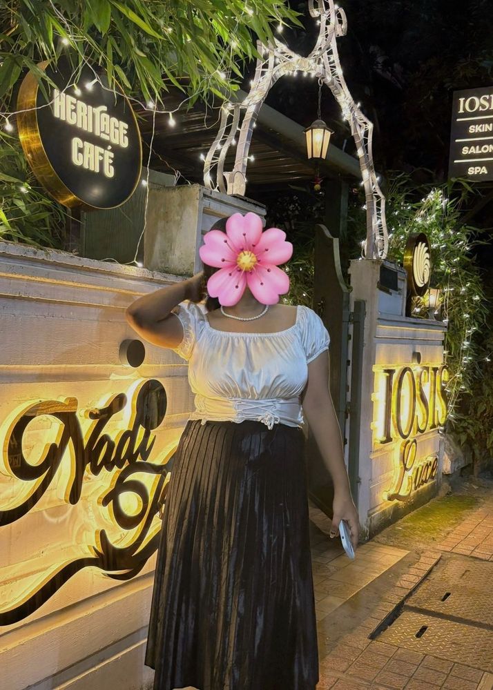 Stylish royal crop top