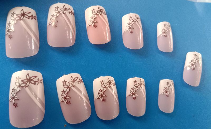 11 Piece Stick On Nail&#39;s With Cute Bag ❤