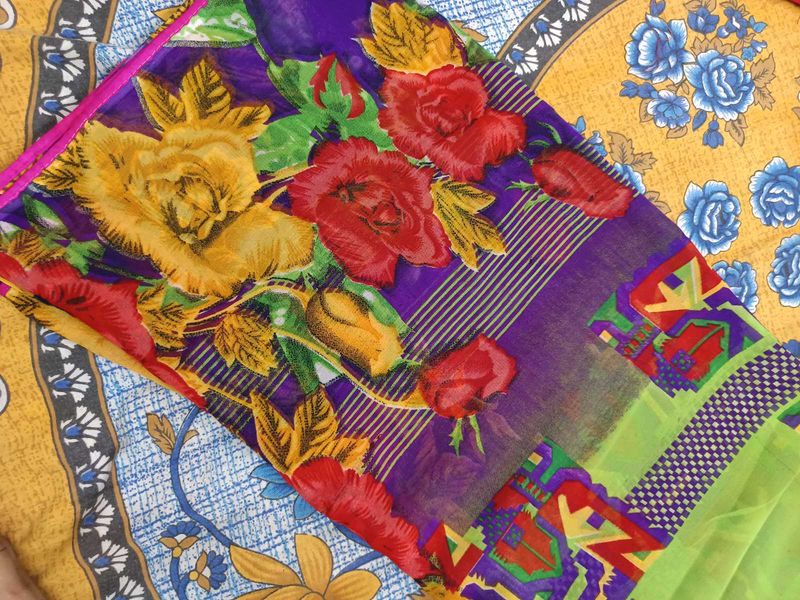 Floral Print Saree With Unsteach Blouse Piece