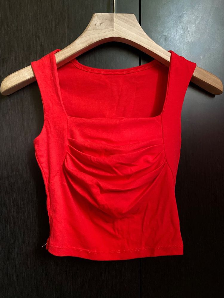 💋🍷 Red Ruched Crop Top