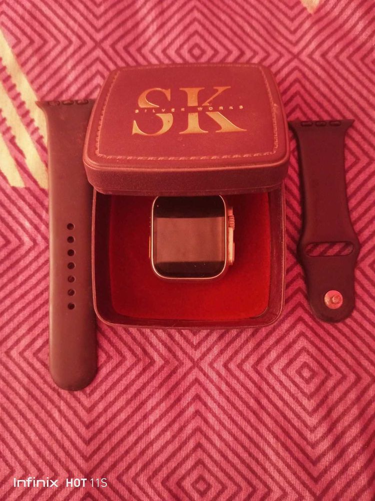 Smart Watch with Extra Bands