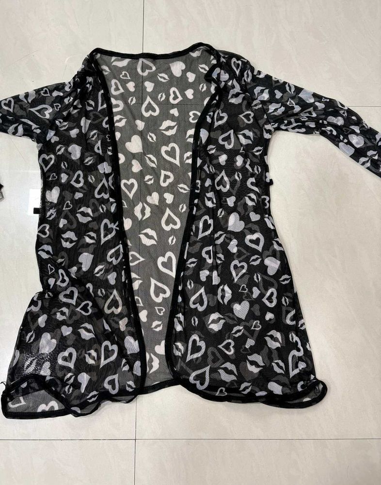 Heart Print black and white Shrug