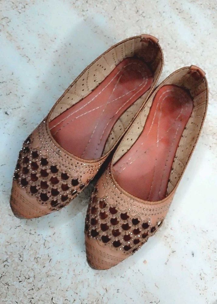 Brown Belly With Jaali Design And Stones😍