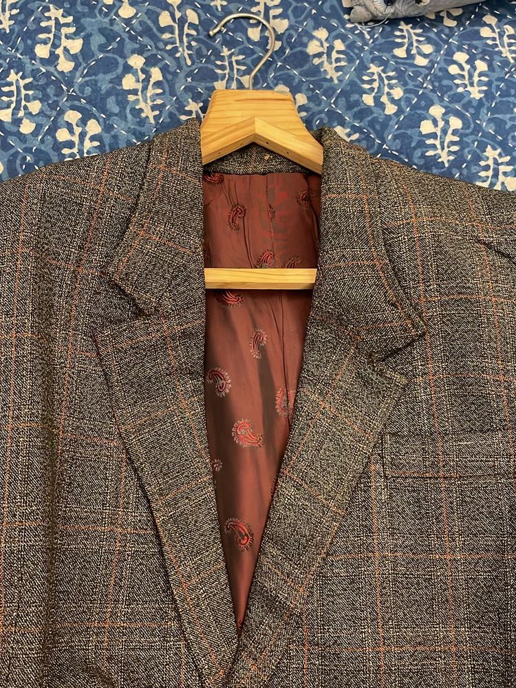 Men’s Coat And pants, Chest 42, Brown