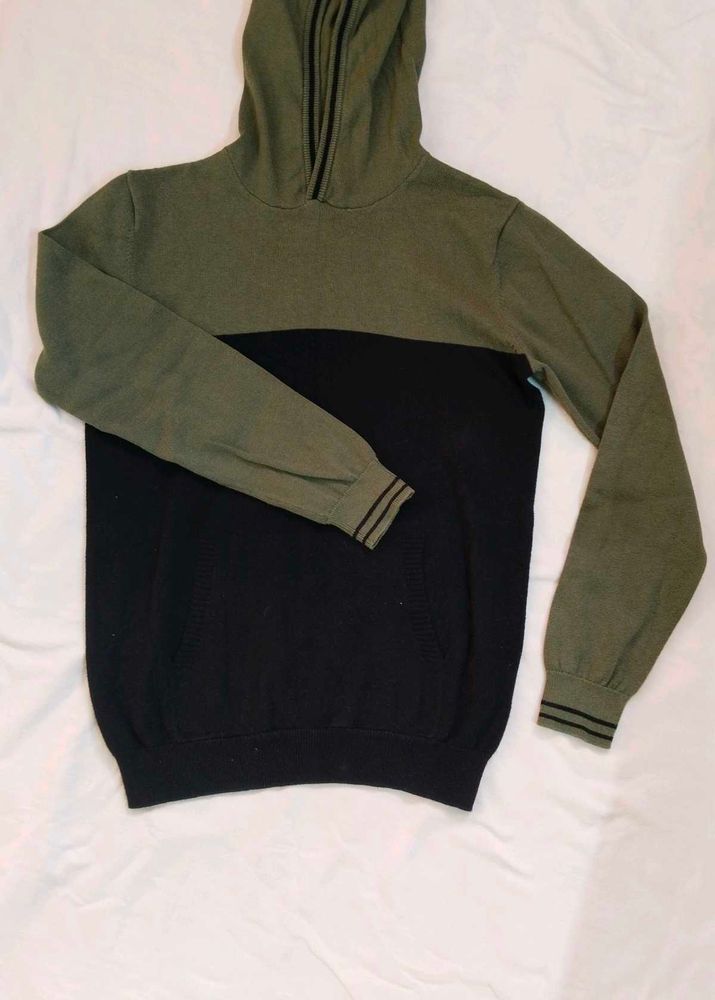 Hooded Sweater/ Pullover