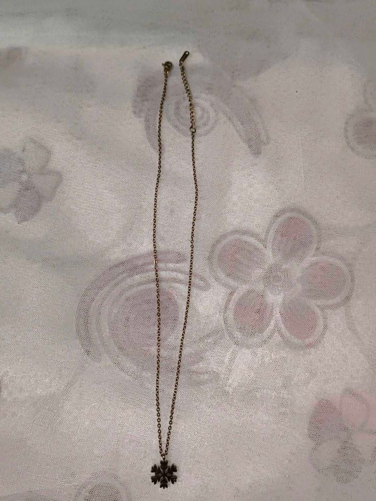 Snowflake Pendant Necklace