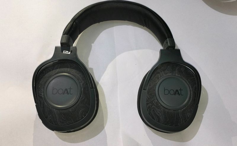 boAt Rockerz 550 Bluetooth Headphone, 50MM Drivers