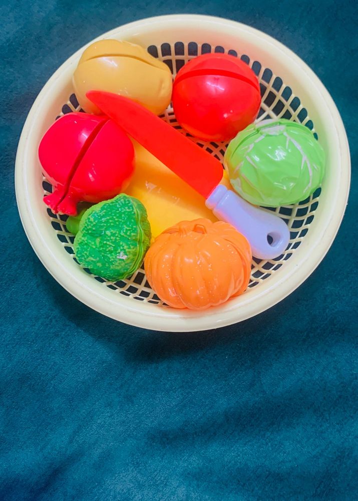 FRUITS AND VEGETTABLES CUTTING (TOYS)