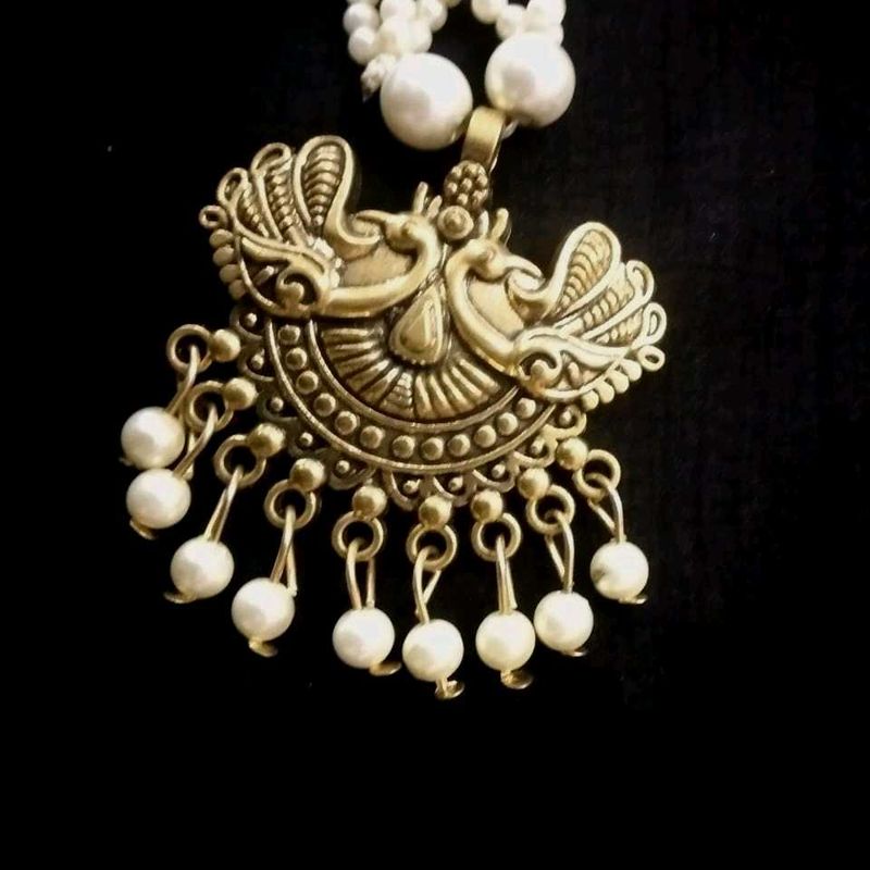 Pearl Chain With Peacock Locket