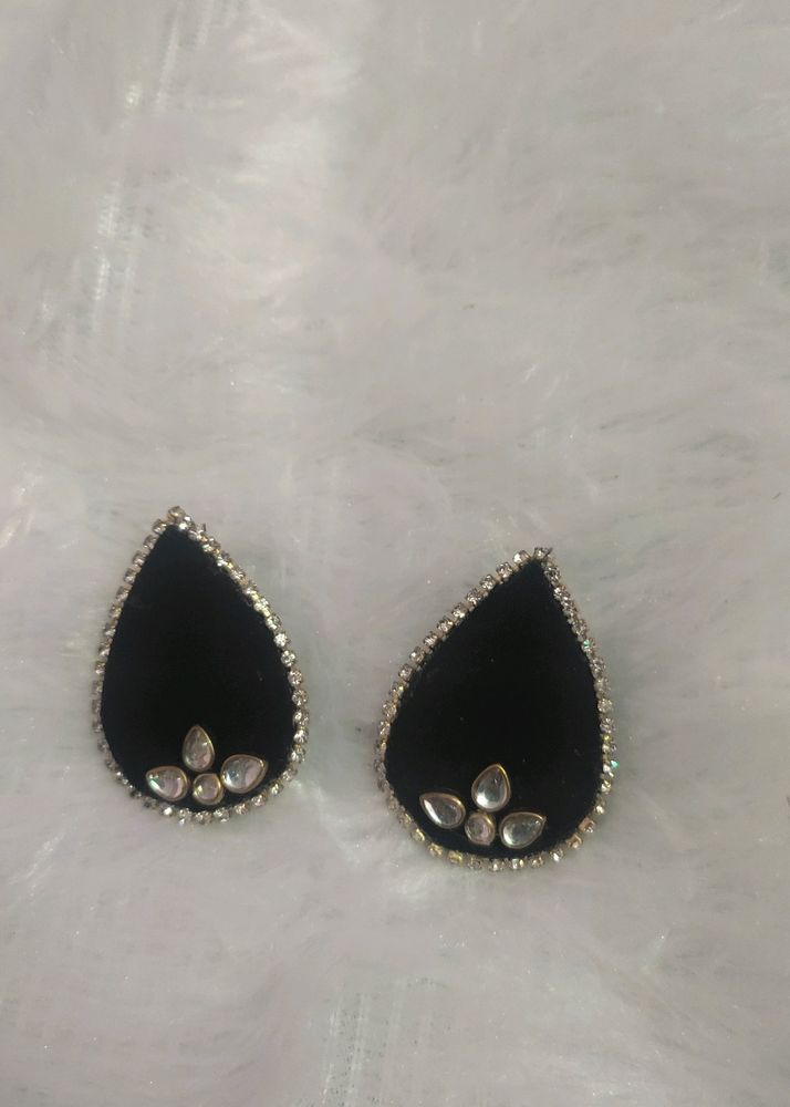 Teardrop Black Earrings