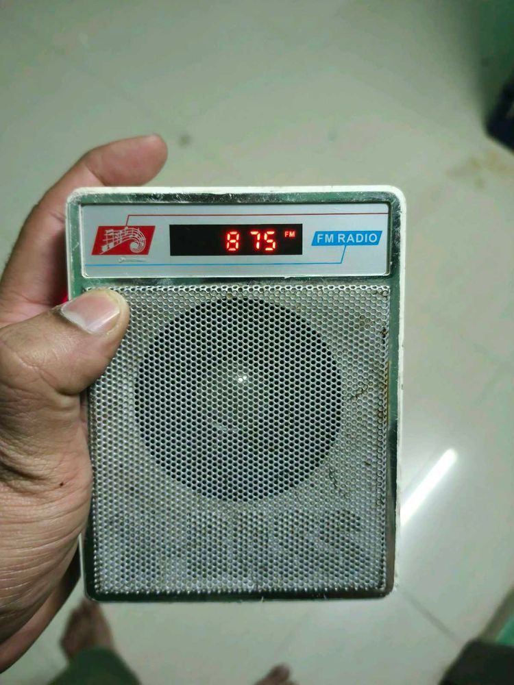 Vintage Pocket FM Radio - Not in work condi6