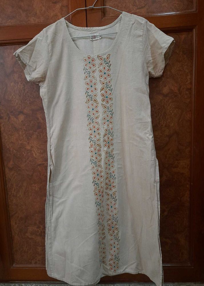 Floral Embroidered Kurti