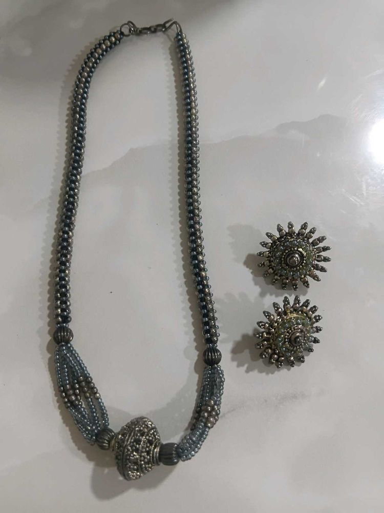 Vintage Silver Tone Necklace &amp; Earrings Set