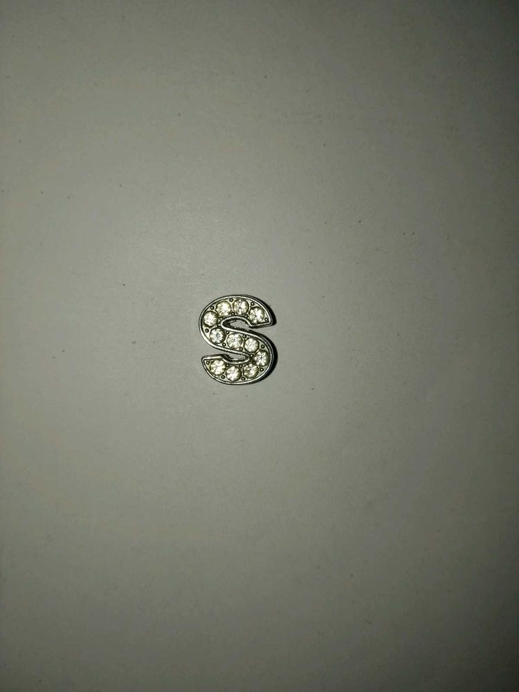 S-shaped locket