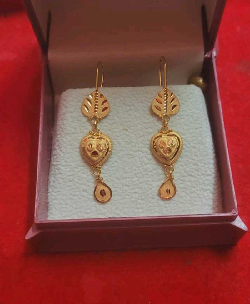 Beautiful New Hanging Earings