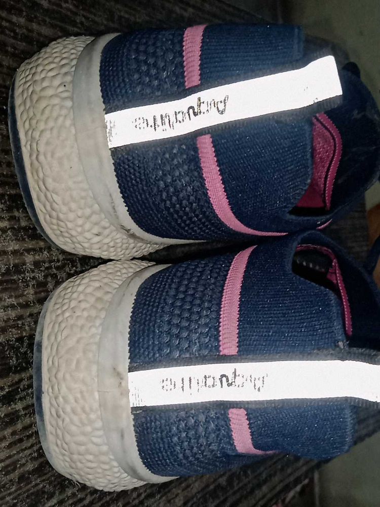 Aqualite Sneakers with Reflective Tag