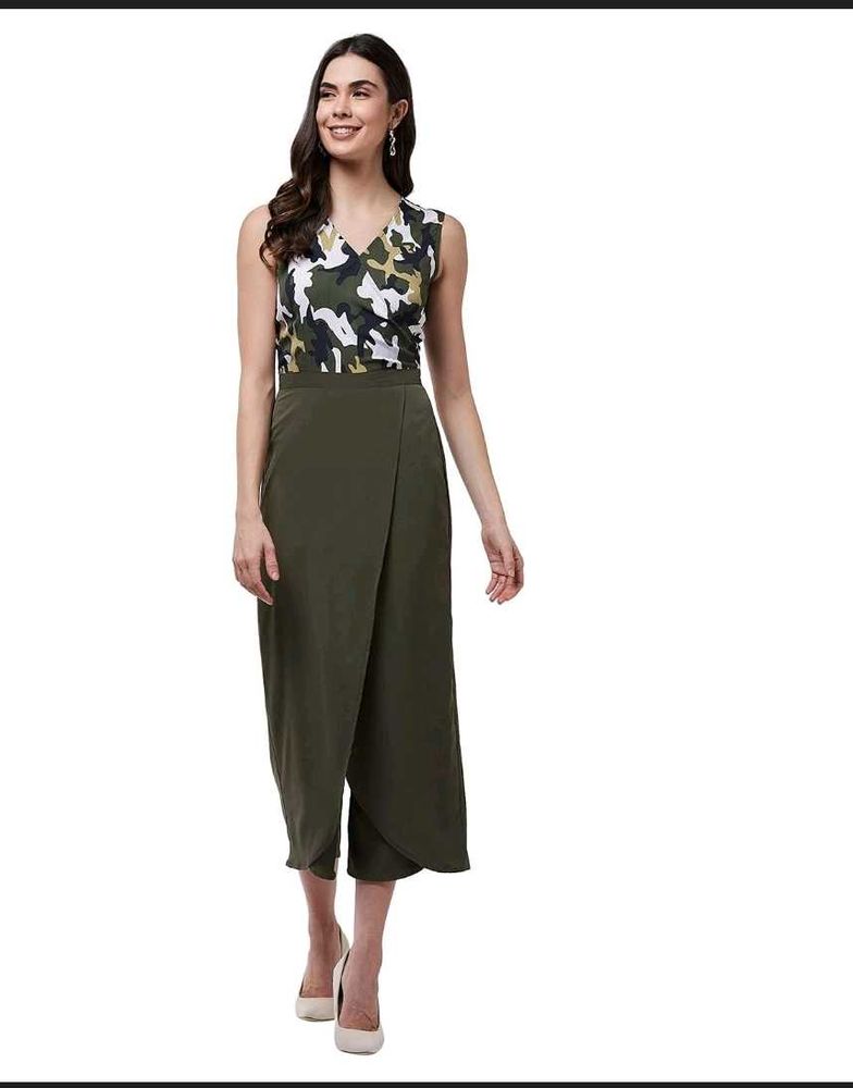 Stylish Jumpsuit - Modern Design