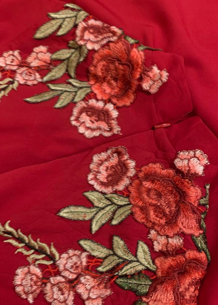 Red Floral Embroidered gown💖🎀