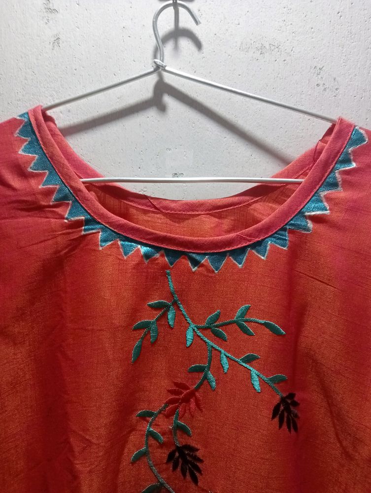 Beautiful Round Neck Straight Kurti