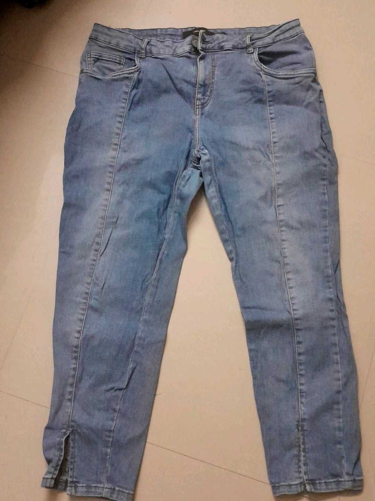 Ankle length Jeans with Slits