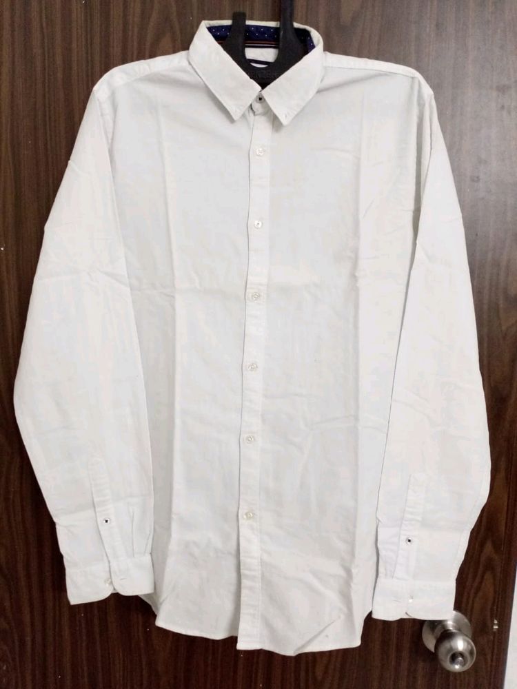 WHITE SHIRT