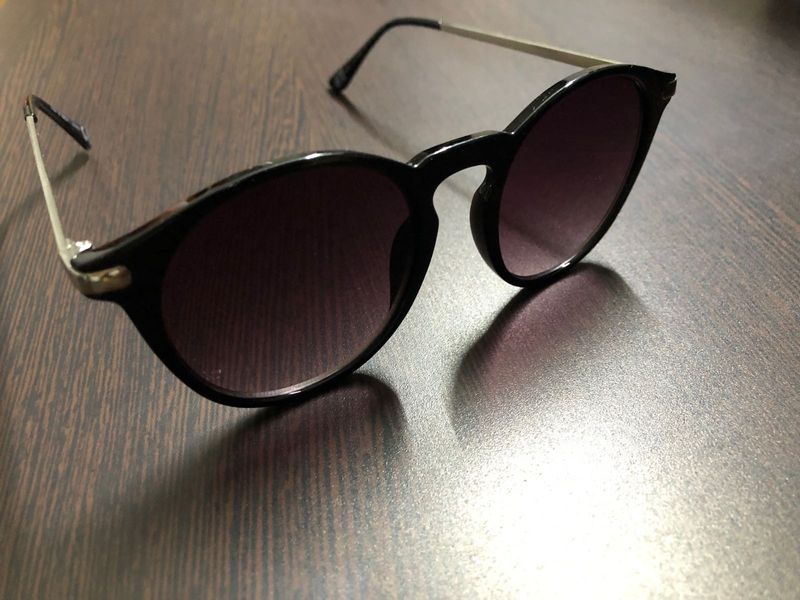 Stylish Black Round Sunglasses