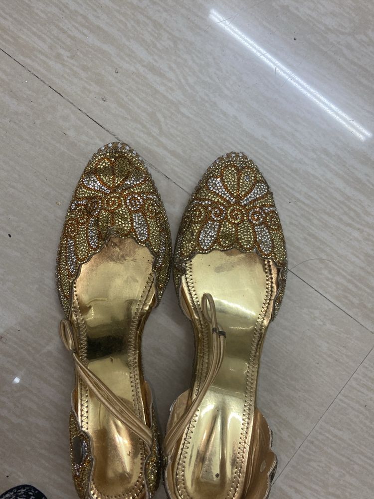 Beautiful Diamond Mojdi Heel