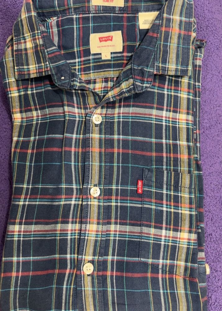 Levi&#39;s Plaid Shirt