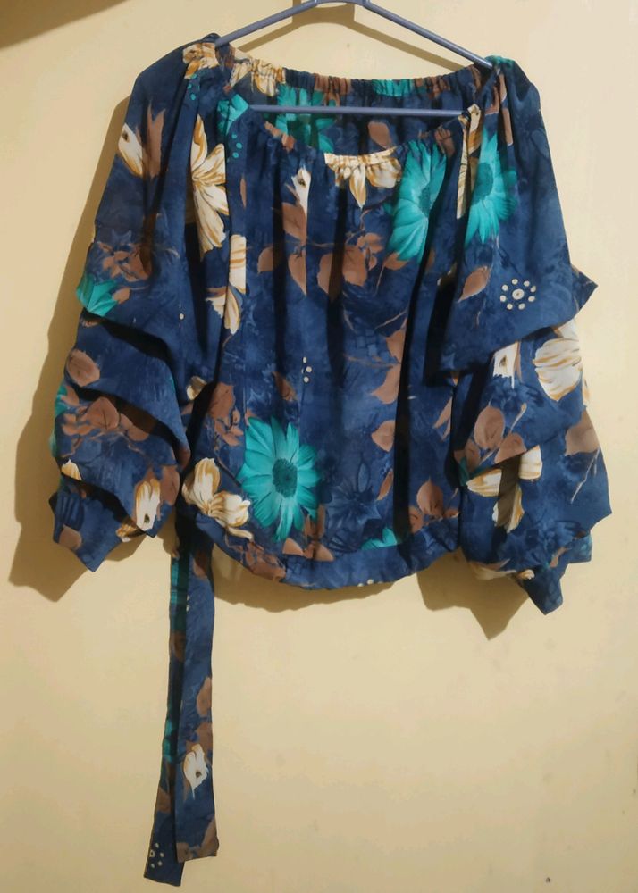 Half Shoulder Top With Sight Knots