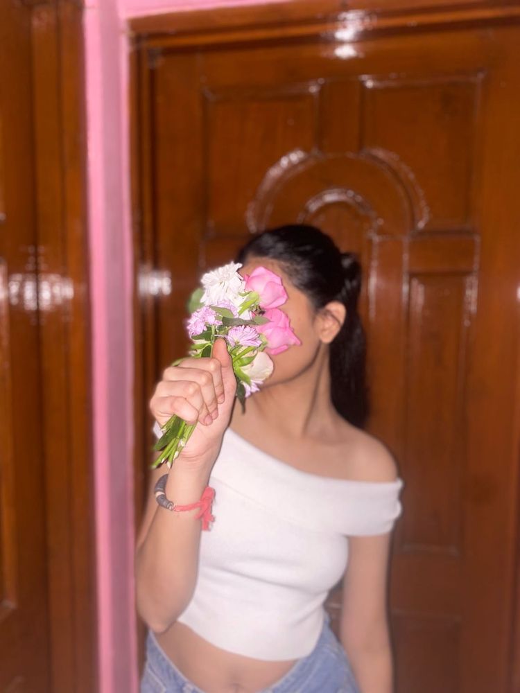 ihawtt/AestheticOff-Shoulder White Crop Top