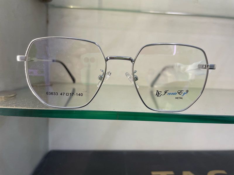 Iconic Eye Metal Glasses