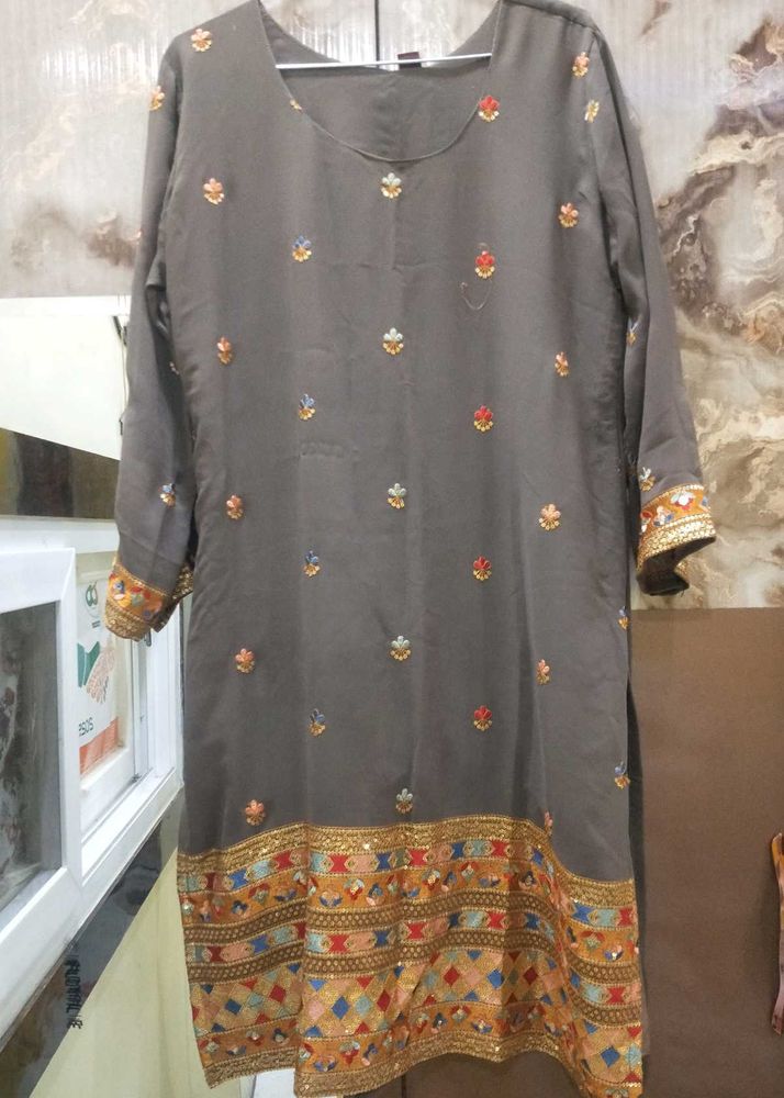 Embroidered kurta set