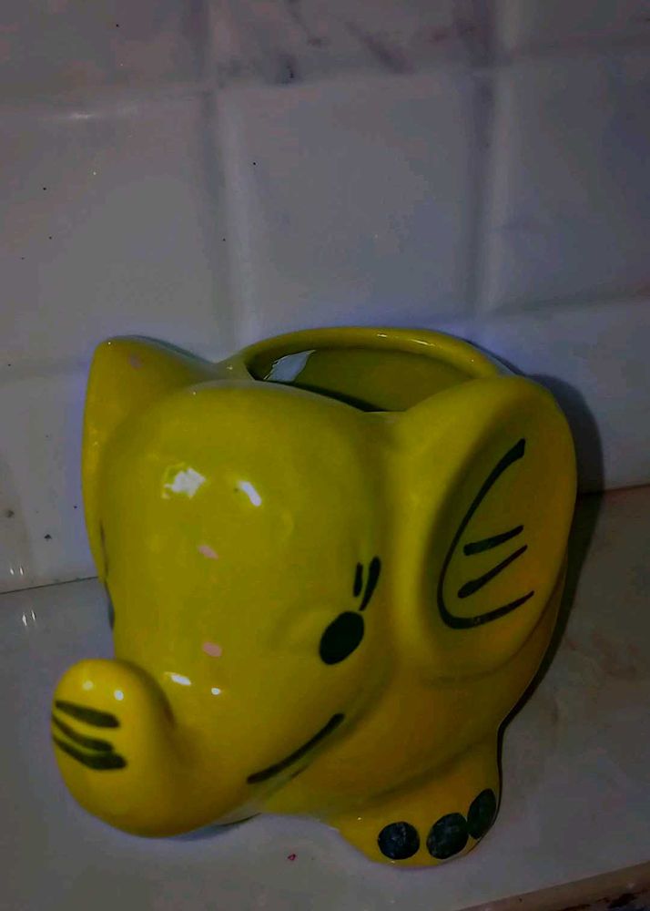 Elephant Shapes Ceramic Vase