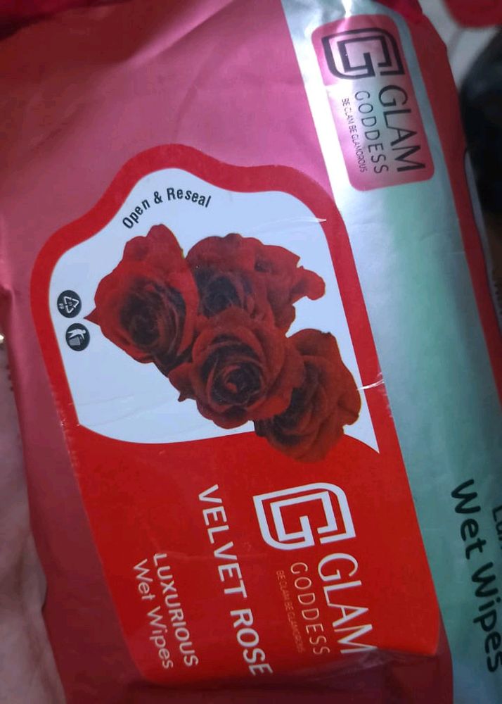 Glam Goddess Luxurious Velvet Rose Wet Wipes (10 Pcs)