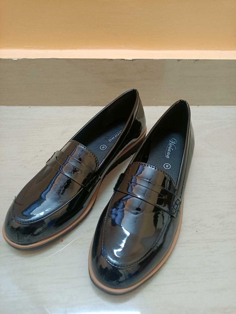 Chic Black Penny Loafers
