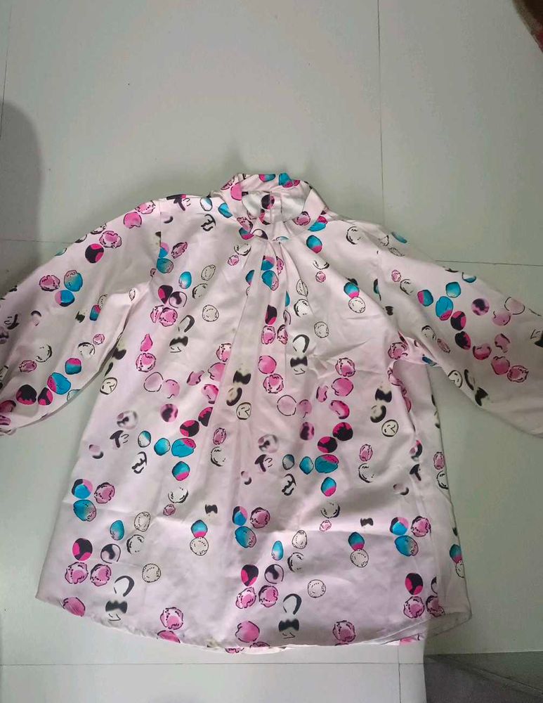 M Size Close Neck Top