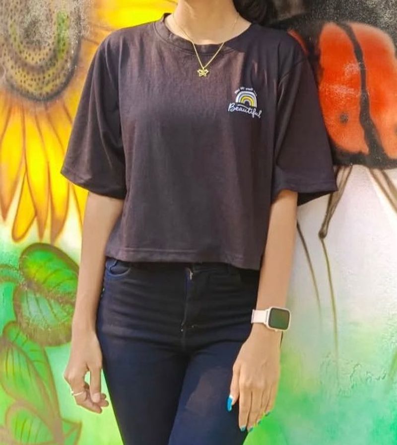 Cute Cropped Graphic T-Shirt