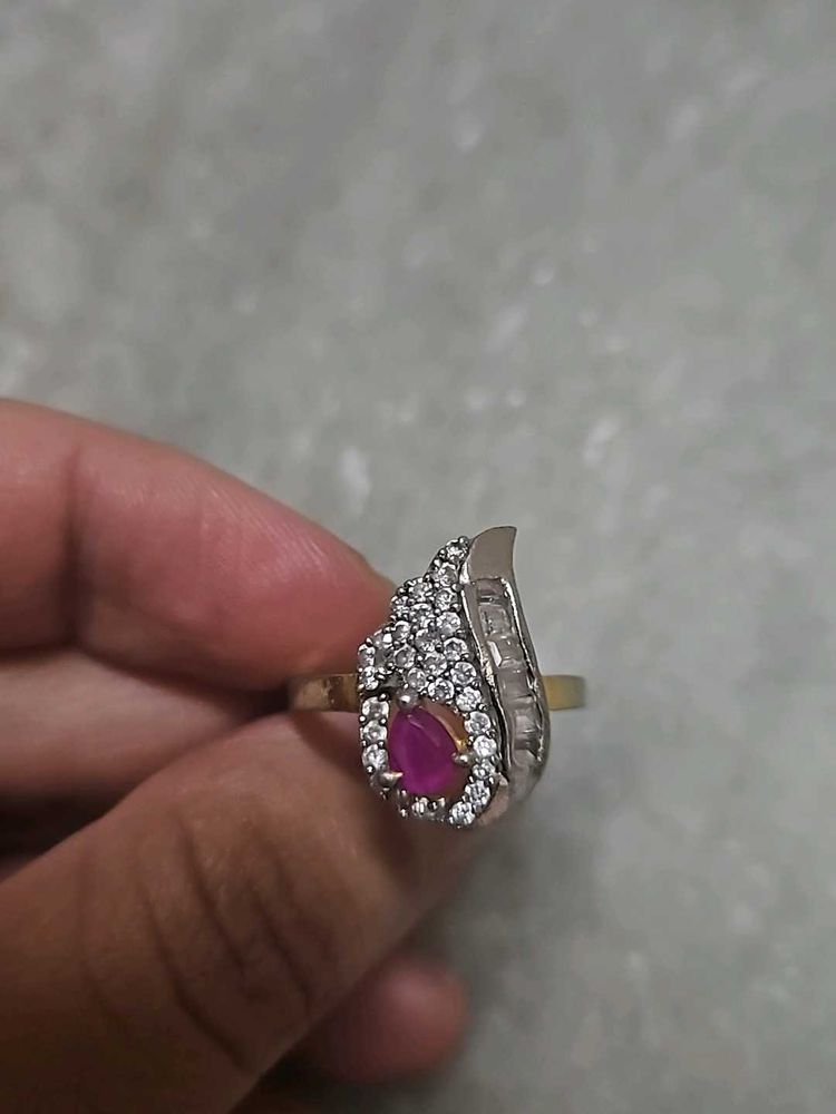 Stuning Ring With Red stone
