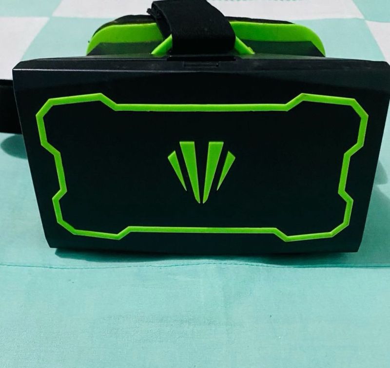 VR Headset - Black and Green