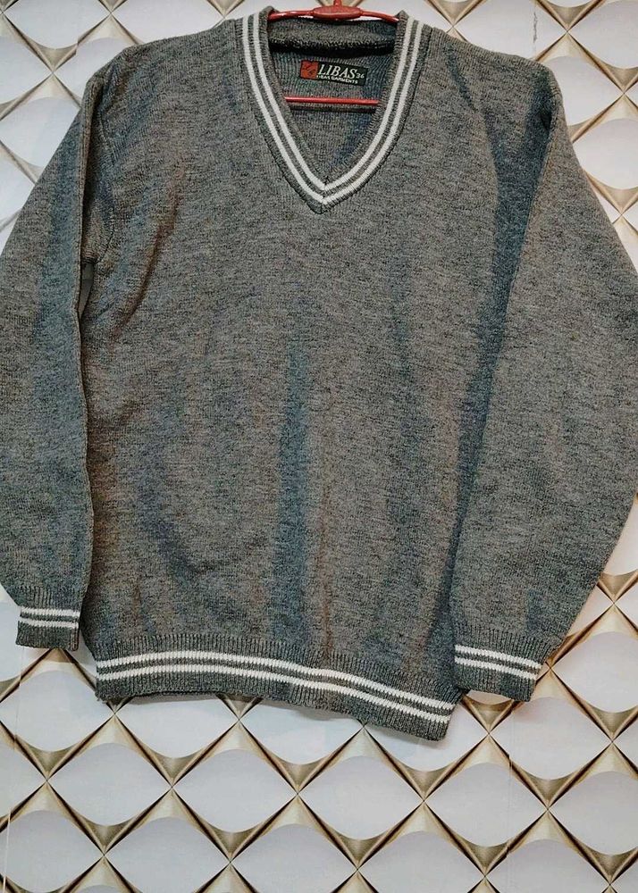 Greyish Sweater 🤒🤒
