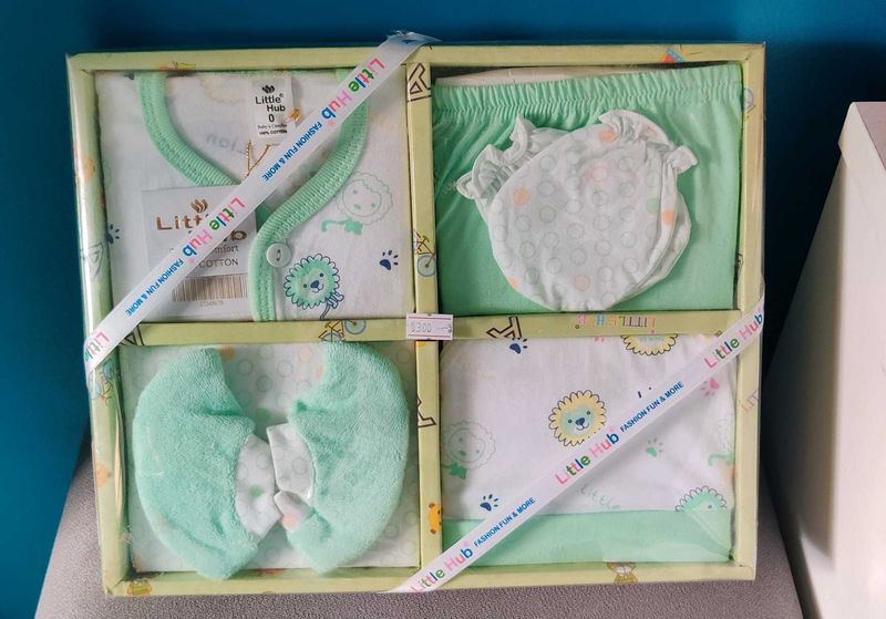 Baby cloths gift set