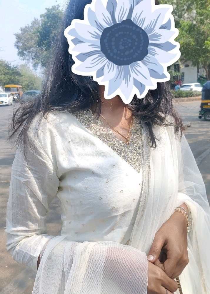 Elegant Off white Kurta Set With Dupatta