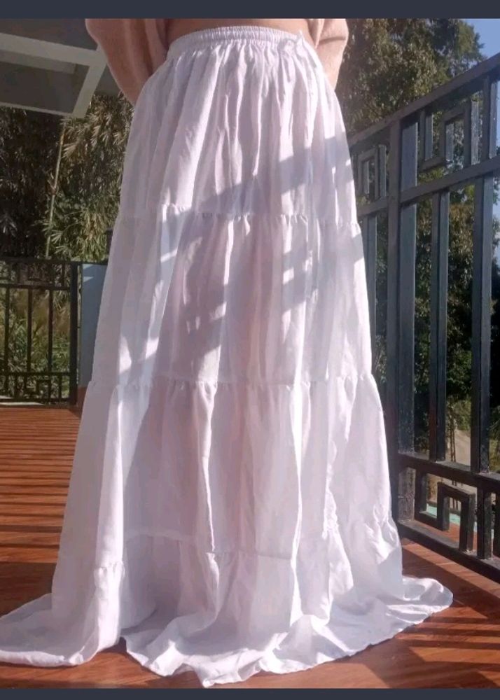 Asthethic White And Black Skirt