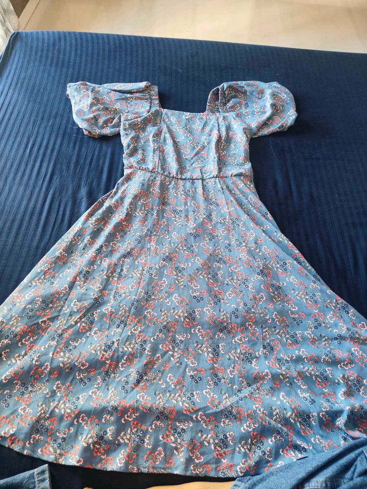 Floral Print Dress mid length with ballon sleeves