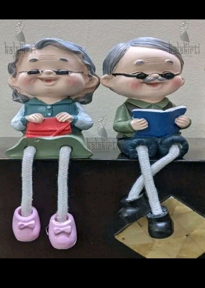 Loving Parents Couple Leg Hanging Showpiece