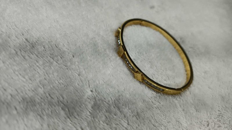Beautiful M Size Bracelet